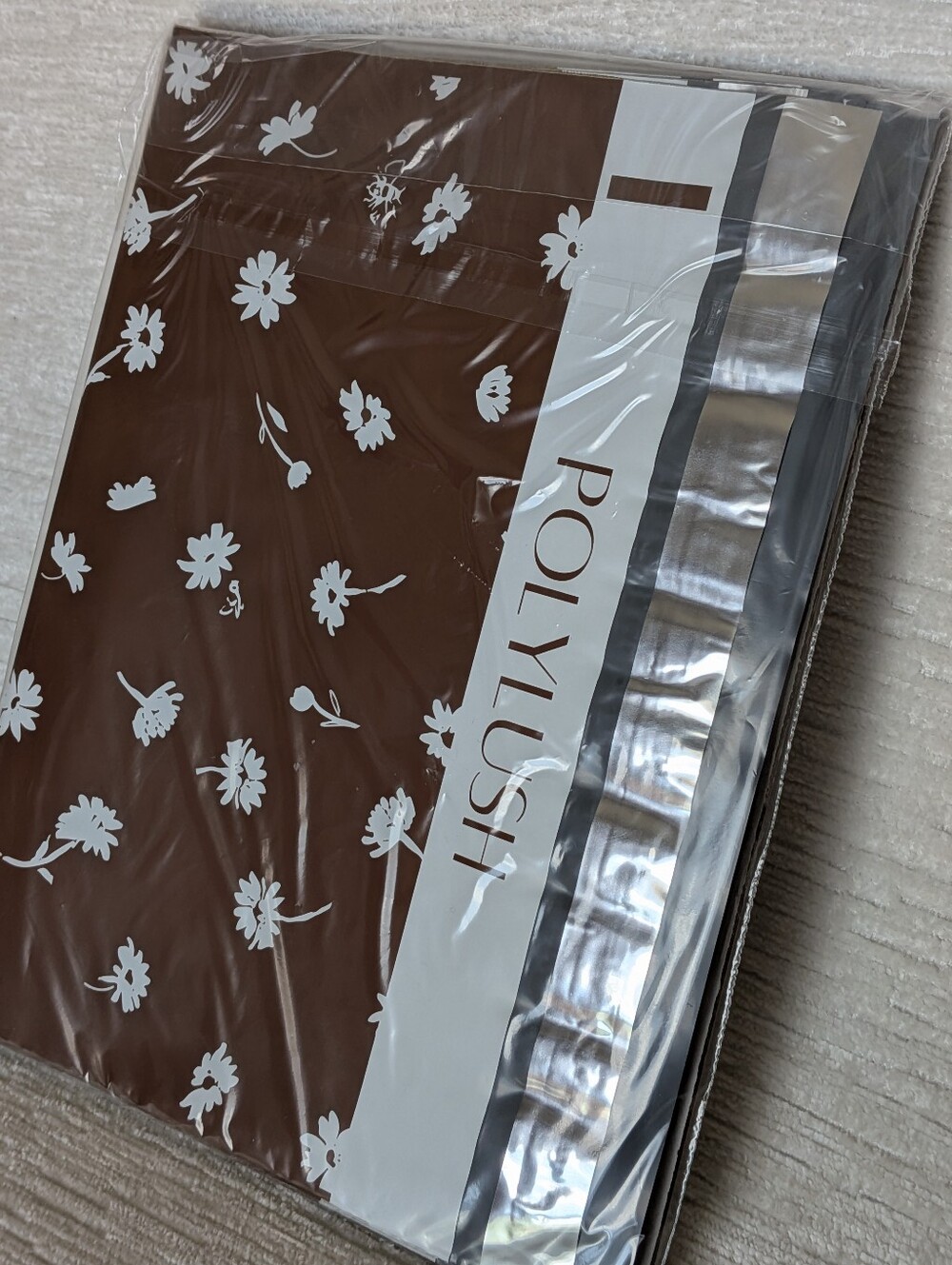 PolyMailers 10" By 13" Chocolate Brown Background Floral Bees Polymailers 10ct - Picture 7 of 7